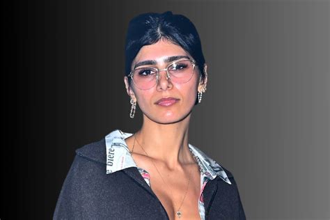 mia khalifa shooting|Mia Khalifa sparks huge debate online after handing in her gun to .